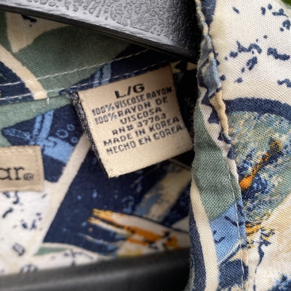 Vintage Men’s Hawaiian Shirt - Picture 4 of 6